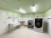 Yhtiössä on hyvä pyykkitupa.