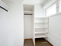 Vaatehuone on ikkunallinen