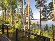 Järven puoleisen terassin näkymää
