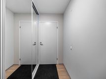 Eteisessä säilytystilaa.