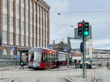 Tullin ratikkapysäkille on matkaa reilut 200 metriä.