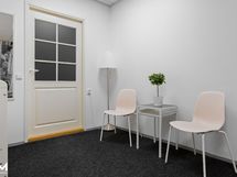 Alakerran varastohuoneesta tehty makuuhuone/ varastohuone.