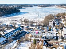 Järvi aivan vieressä