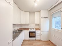 Ensimmäisen kerroksen tilava koti luonnonläheisellä alueella, lähellä palveluita.