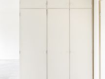 Eteisessä on kaappitilaa.