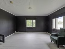 Alakerran huone 2