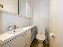 Erillinen wc 2 apukeittiössä