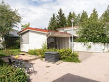 Taloyhtiön leikkipaikkaa