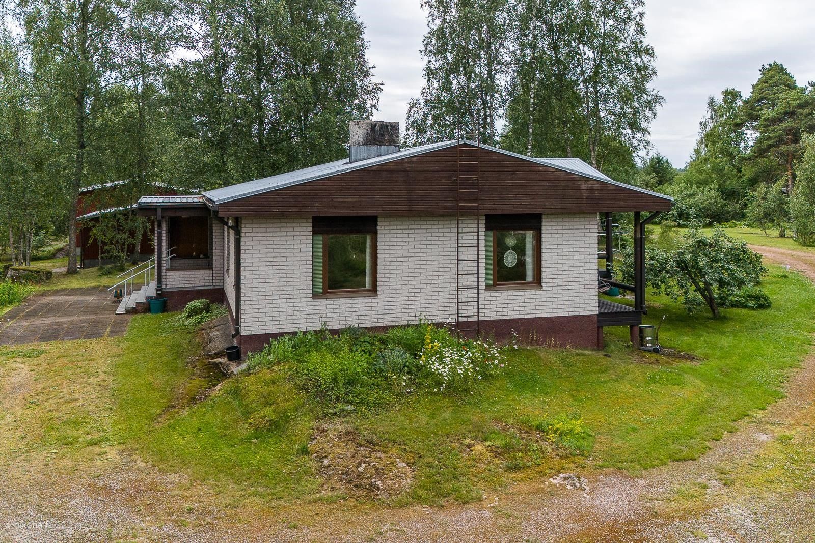 Omakotitalo, 4mh, oh, k, kph/sauna, erill.wc, vh, terassi, 128/141 m², Keskusta