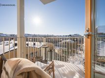 Viidennen kerroksen päätyhuoneisto avarilla näkymillä!