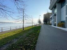 taloyhtiö sijaitsee merenrannalla