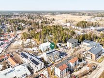 Koti on lähellä Kirkkonummen palveluja.