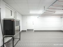 Taloyhtiön kuivaushuone.