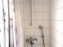 suihkunurkkaus kylpyhuoneessa