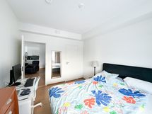 Toisesta makuuhuoneesta löytyy vaatehuone.