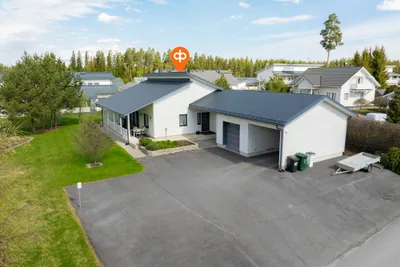Omakotitalo, 5h+k+ph+s+khh+wc+vh+varasto+autotalli, 131/167 m², Pajuluoma