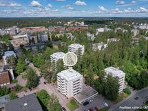 Lähin ruokakauppa n. 350 m, kauppakeskus Willa n. 850 m.