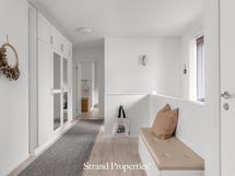 Sisäänkäynti eteinen