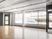 Suuret näyteikkunat Kauppakadulle