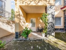 terassi olohuoneen edustalla