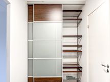 Eteisessä on hyvät säilytystilat.