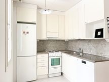 Keittiössä on astianpesukone.