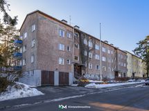 Talossa on kaksi porraskäytävää.