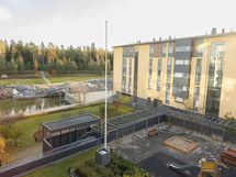 Näkymää parvekeelta, vehreään vuoden aikaan (vuodenaikakuva)