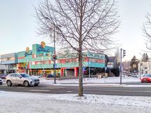 Kauppakeskus Grani asunnolta 2km päässä. (autolla 6min).