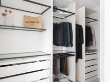 Upea walk-in closet.