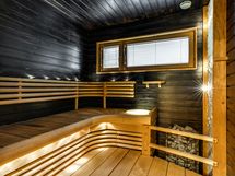 Tunnelmallinen sauna, jossa ikkuna järvelle!