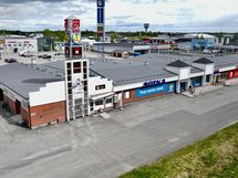 Iso liikerakennus Tornion Torpissa