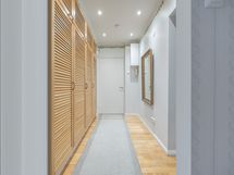 Säilytystilaa on reilusti makuuhuoneen lisäksi eteisessä.