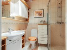 2.kerroksen kylpyhuone