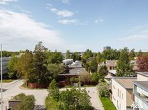 Ylimmän kerrosen avarat parvekenäkymät
