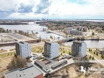 Ilmakuvaa Toppilan puolelta asuntomessualueelle päin.