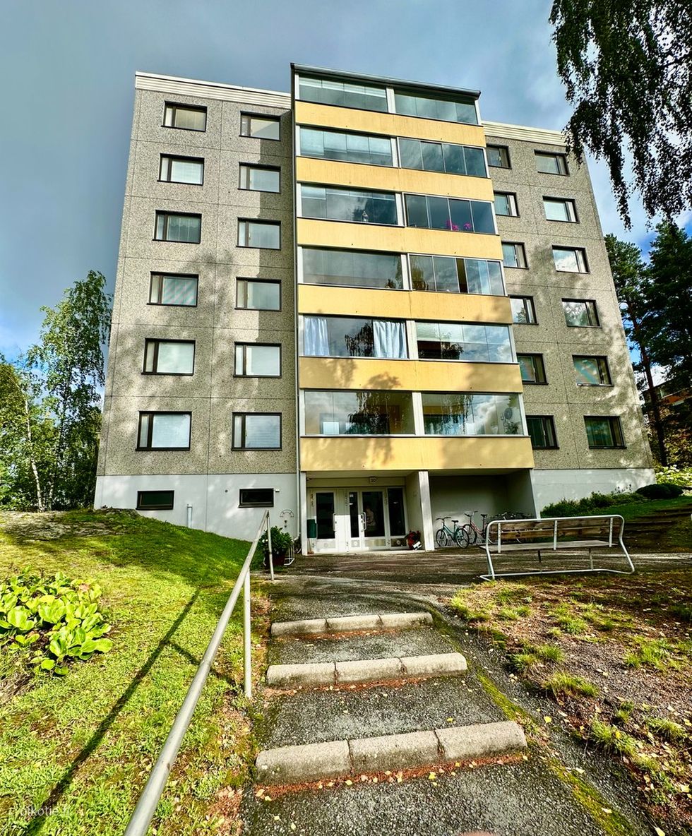 Julkisivu
