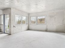 Alakerran iso huone