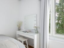 Päämakuuhuoneeseen mahtuu myös työskentelytila