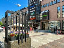 Kauppatori, kauppakeskus Hansa ja kaikki keskustan palvelut aivan vieressä.