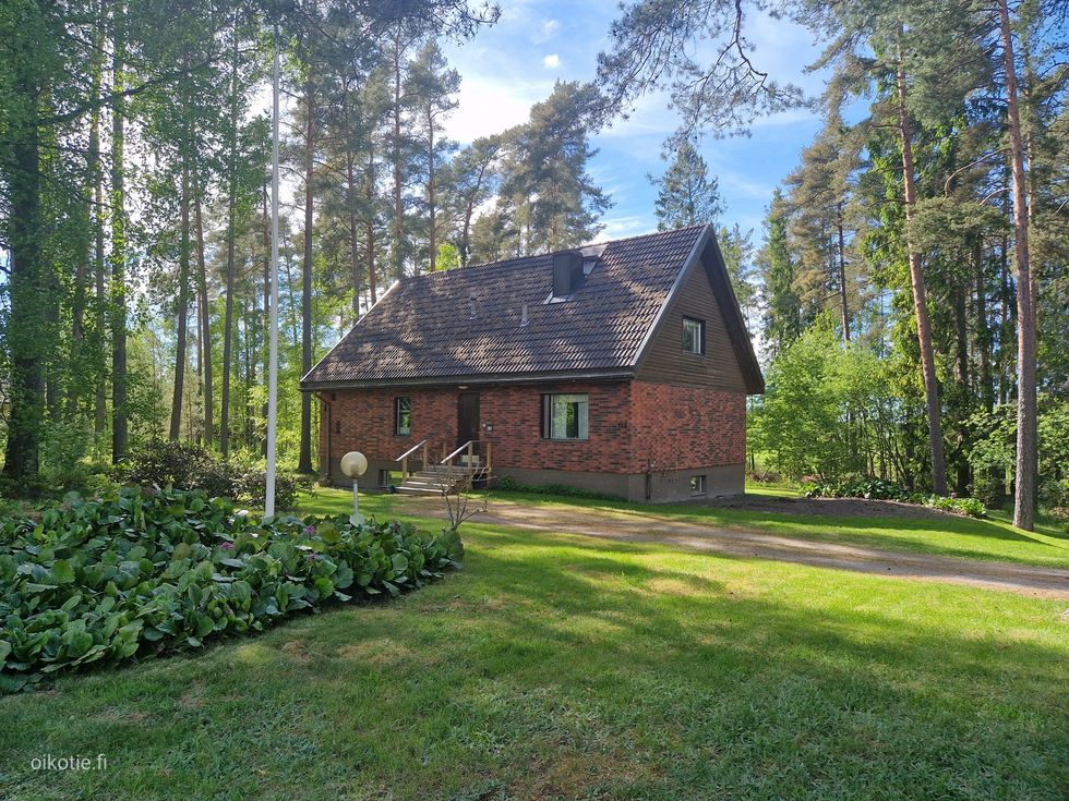 Julkisivu