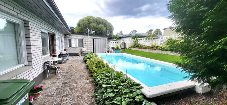 Omakotitalo, Oh, 2x mh, k, ruokailutila, wc, ph, ph, s, tekninentila, autotalli ja varasto, 99/152 m², Lehmuskylä, Mikkeli