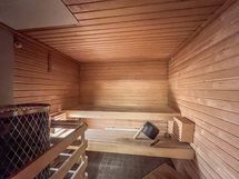Taloyhtiön sauna.
