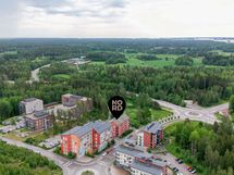 Huoletonta asumista luonnon keskellä � valoisa kulmahuoneisto lasitetulla parvekkeella.