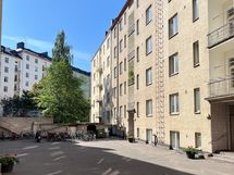 Taloyhtiön sisäpihanäkymät.