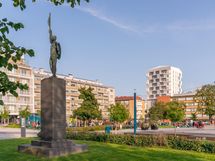 Kävelyetäisyydellä sijaitsee useita puistoja.