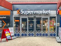 Pähkinärinteen ostoskeskus on myös vain muutaman minuutin kävelymatkan päässä.