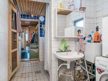 Käynti pesutiloihin