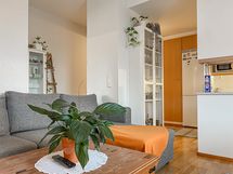 Viihtyisä koti lasitetulla parvekkeella ja omalla saunalla!