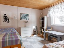 Alakerran makuuhuone